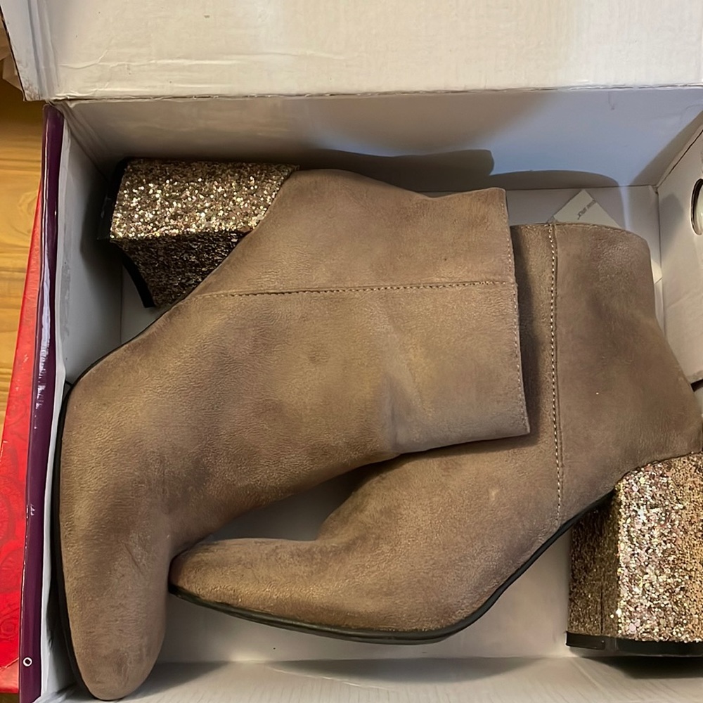 Camel ankle boot